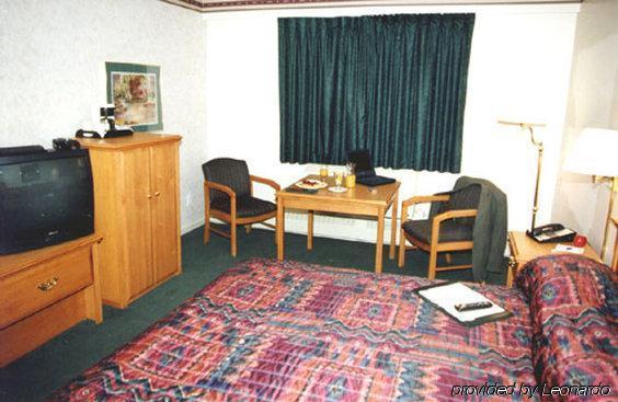 Woodlands Inn & Suites Fort Nelson Szoba fotó