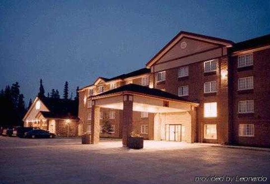 Woodlands Inn & Suites Fort Nelson Kültér fotó