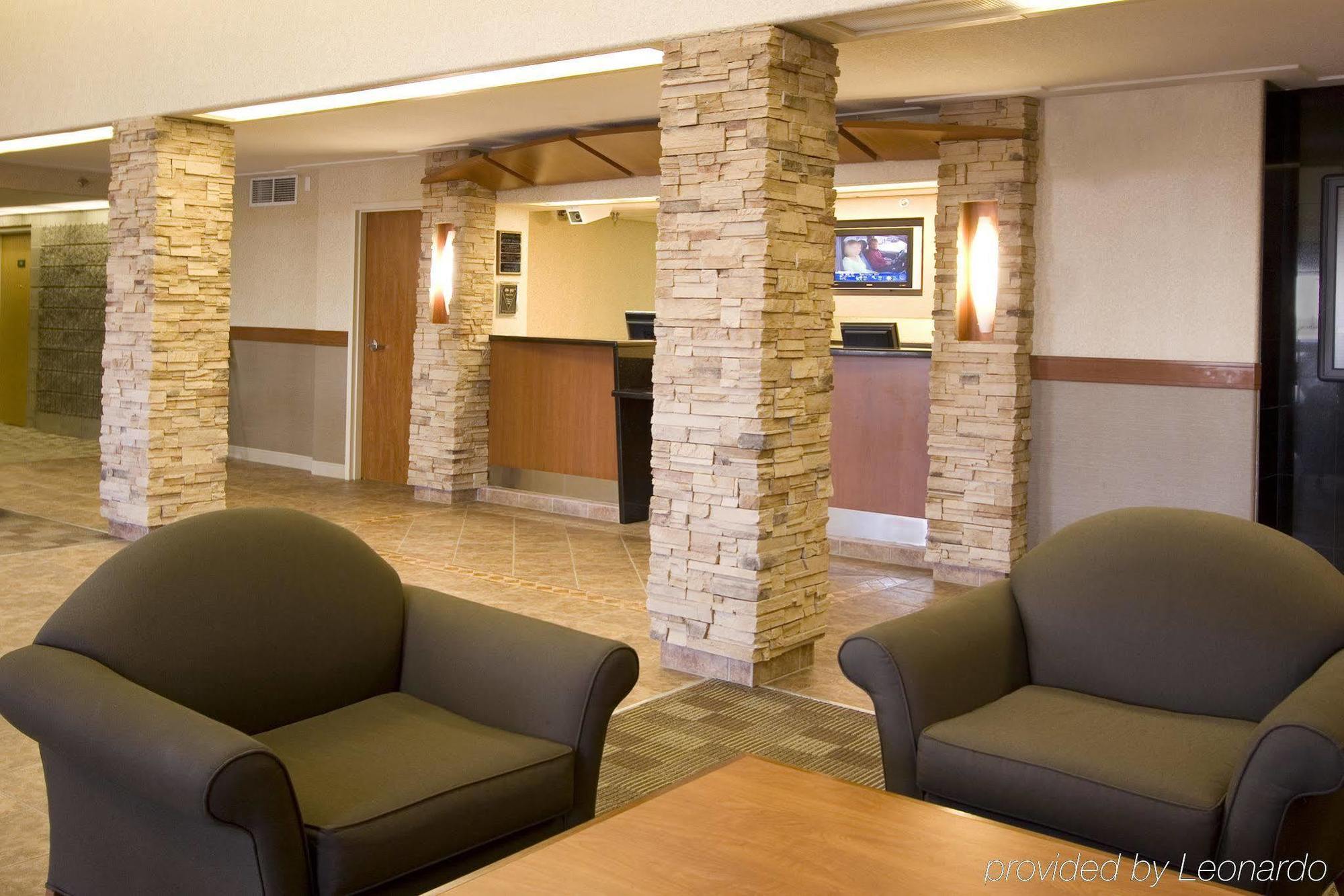 Woodlands Inn & Suites Fort Nelson Beltér fotó
