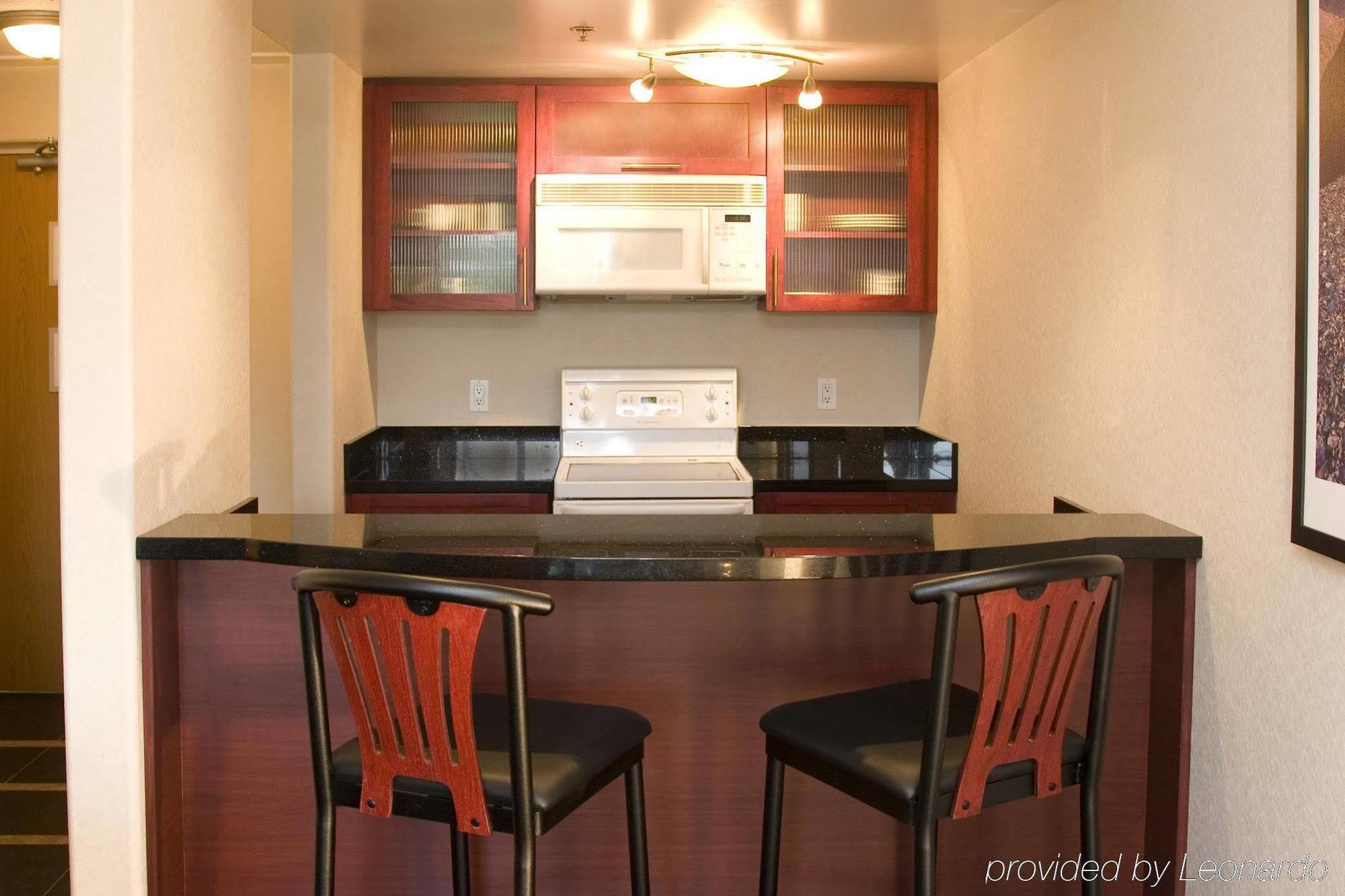 Woodlands Inn & Suites Fort Nelson Szoba fotó