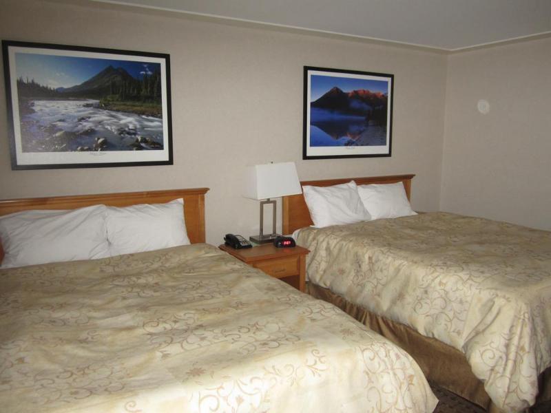 Woodlands Inn & Suites Fort Nelson Kültér fotó