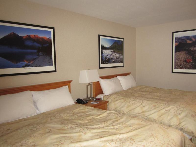 Woodlands Inn & Suites Fort Nelson Kültér fotó