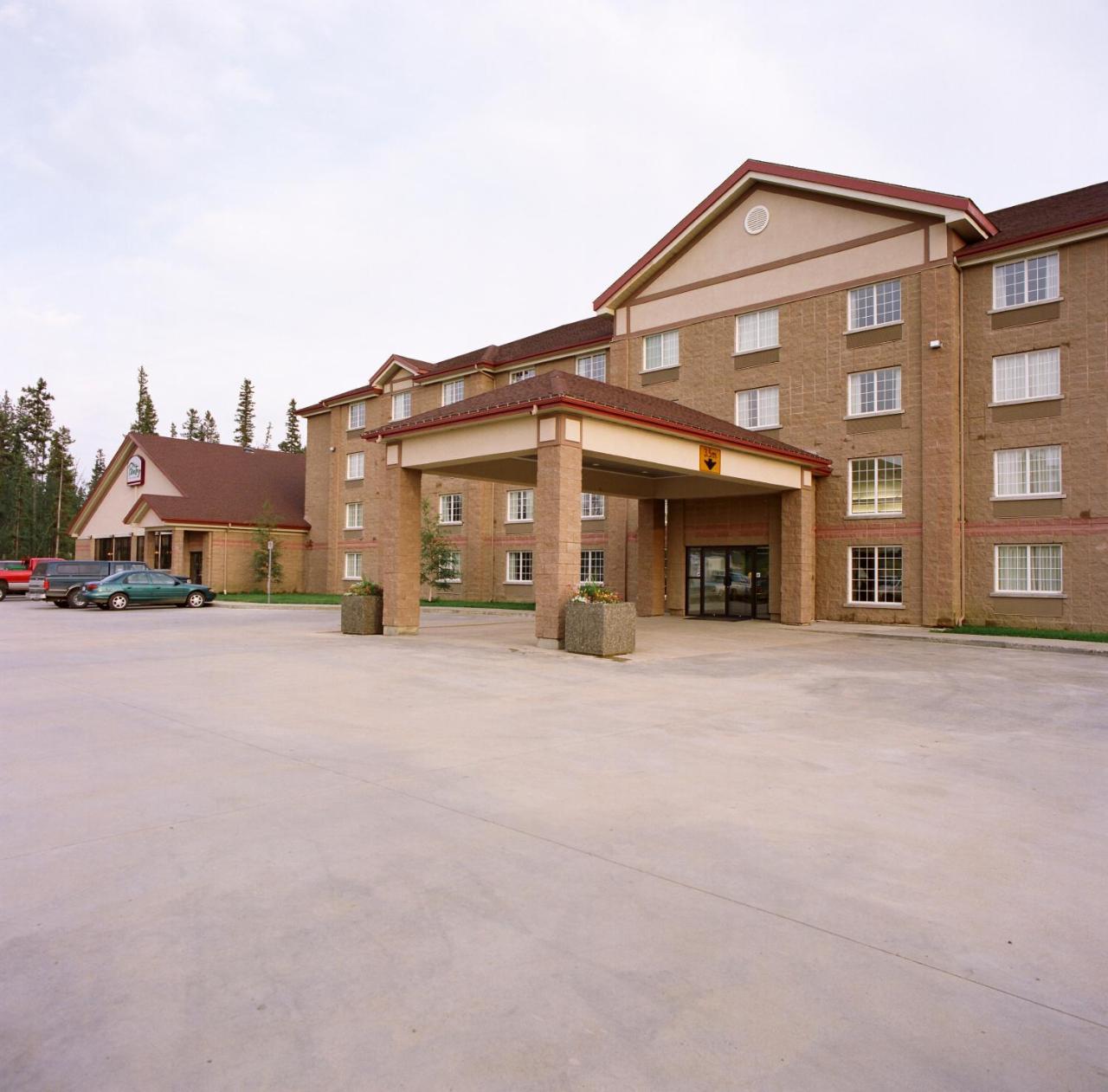Woodlands Inn & Suites Fort Nelson Kültér fotó